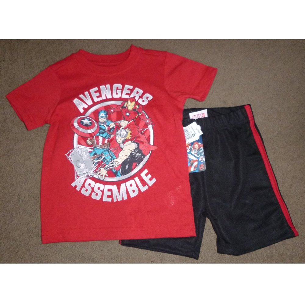 Toddler Boys Marvel AVENEGERS ASSEMBLE T-Shirt & Shorts Size 2T Superherios NWT